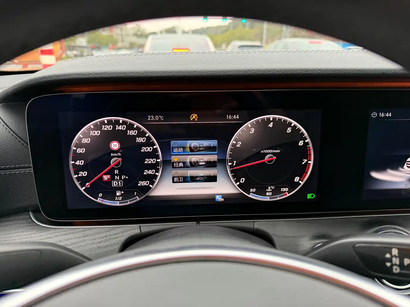 Mercedes-Benz E-Class 2018 Facelift E 200 L Sport фото 16