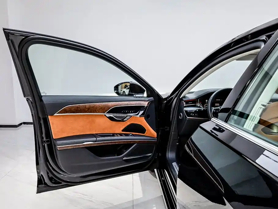 Фото 8 - Audi A8