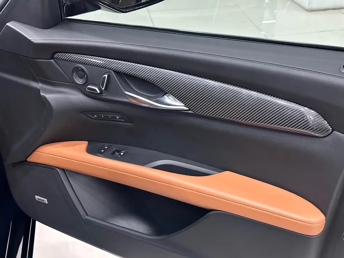 Cadillac CT6 2016 28T Leading фото 21