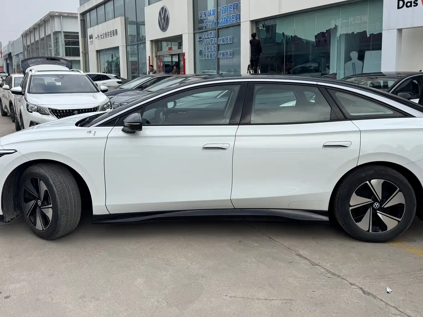 VOLKSWAGEN ID.7 VIZZION