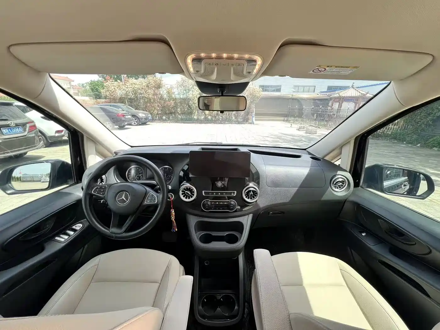 Mercedes-Benz Vito 2023 2.0T Elite 9-Seater фото 7
