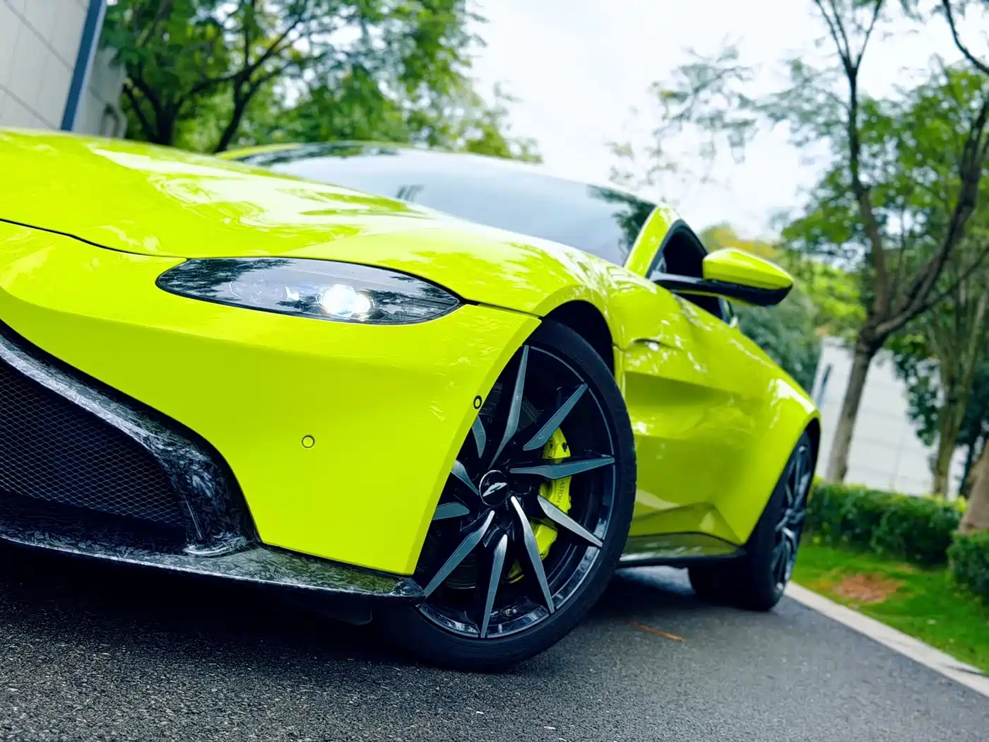 Aston Martin V8 Vantage 2019 2018 4.0T V8 Coupe