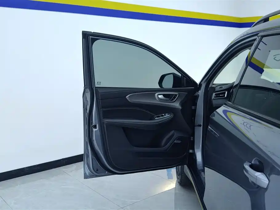 ROEWE RX5 NEW ENERGY