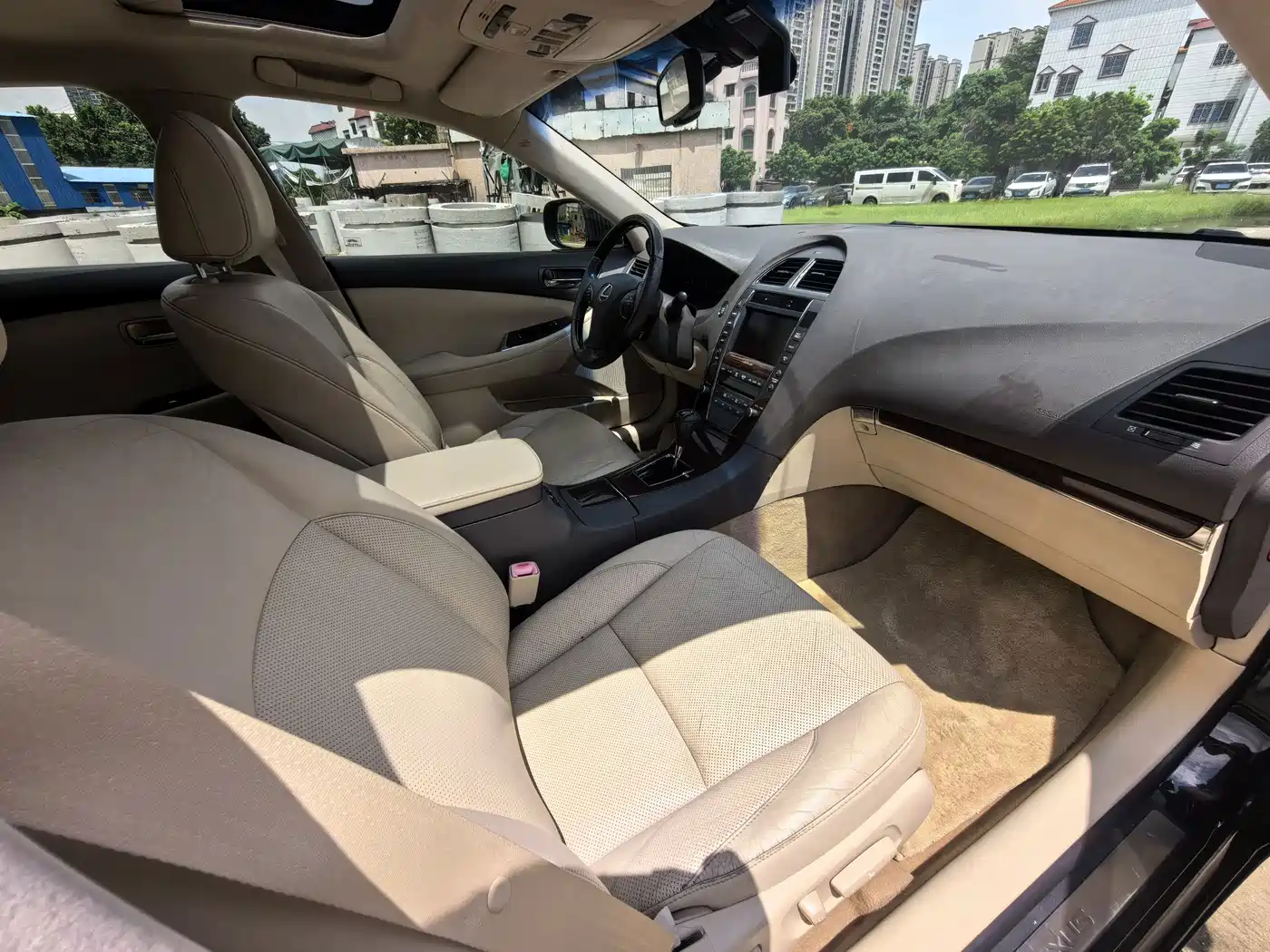 Фото 13 - Lexus ES