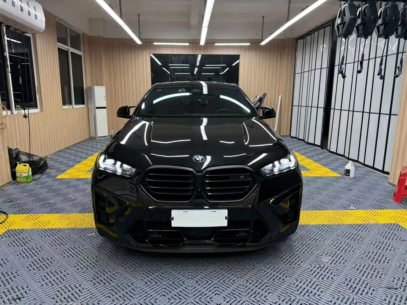 2025 BMW X6 M