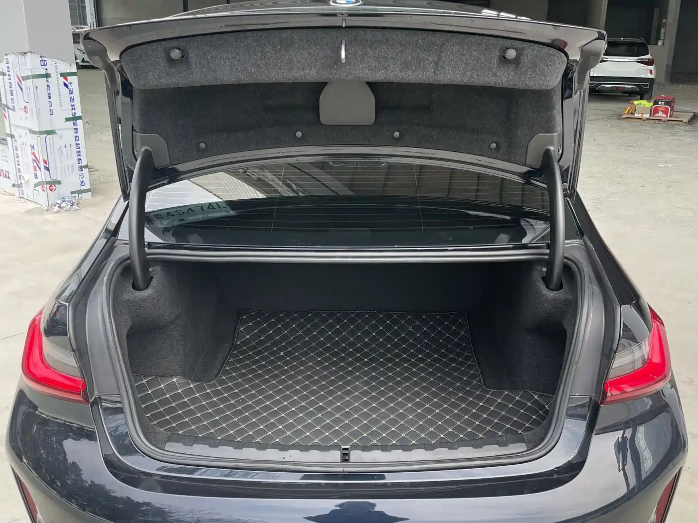 BMW 3 Series 2023 320Li M Sport Package фото 23