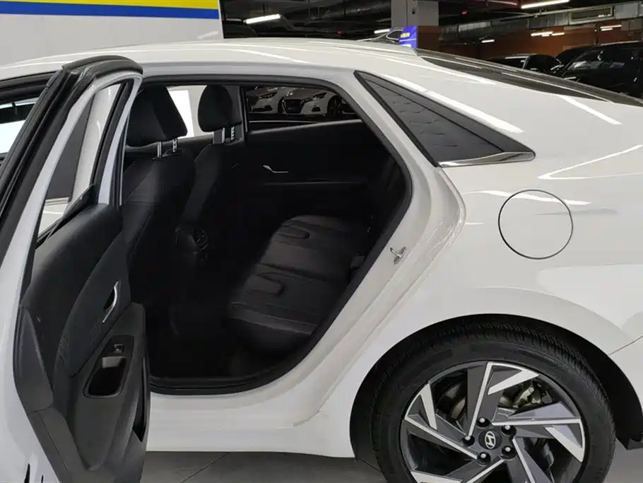 MODERN ELANTRA