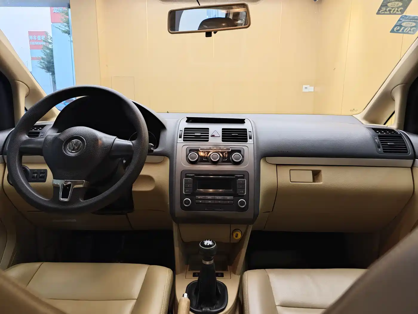 Volkswagen Touran 2011 1.4T Manual Smart Style 5-seater фото 19