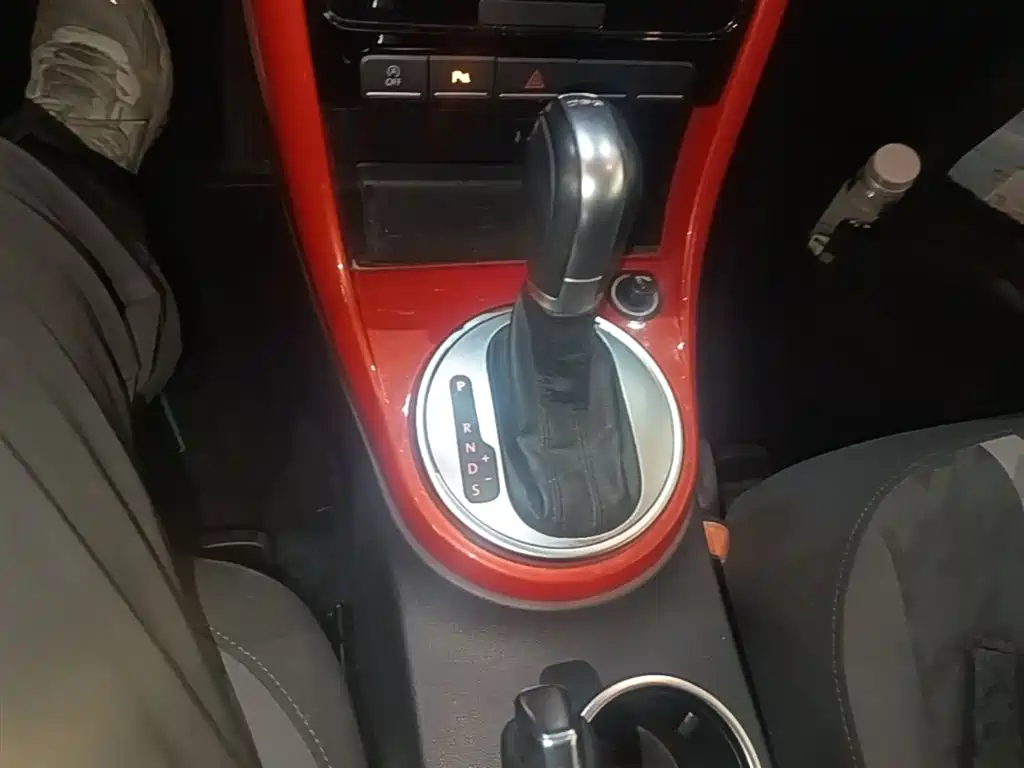 Volkswagen Beetle 2018 180TSI Trend Joy Edition фото 10