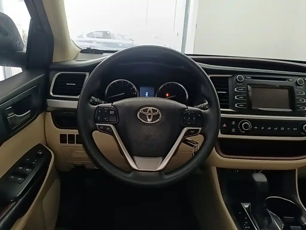 Фото 11 - Toyota Highlander