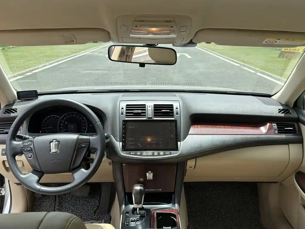 Фото 7 - Toyota Crown