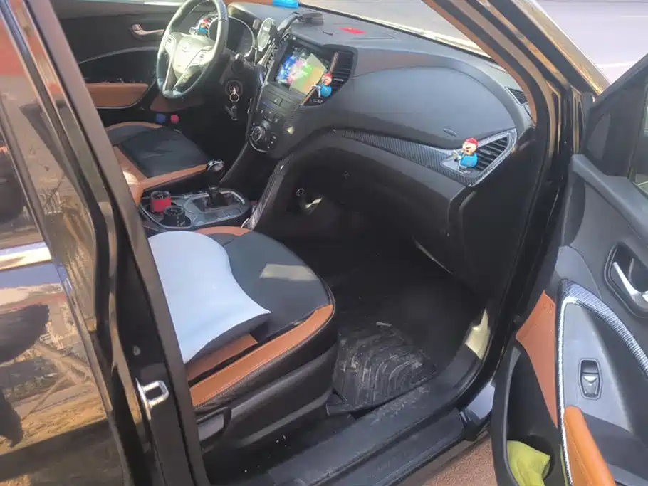Hyundai Santa Fe 2013 Model 2.4L Automatic 4WD Comfort фото 8