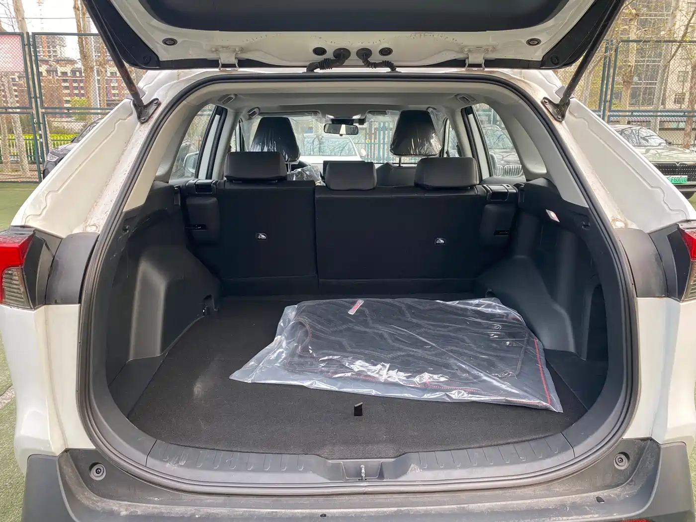 Toyota RAV4 Rongfang Dual Engine E+ 2024 2.5L 2WD Elite Pro фото 11