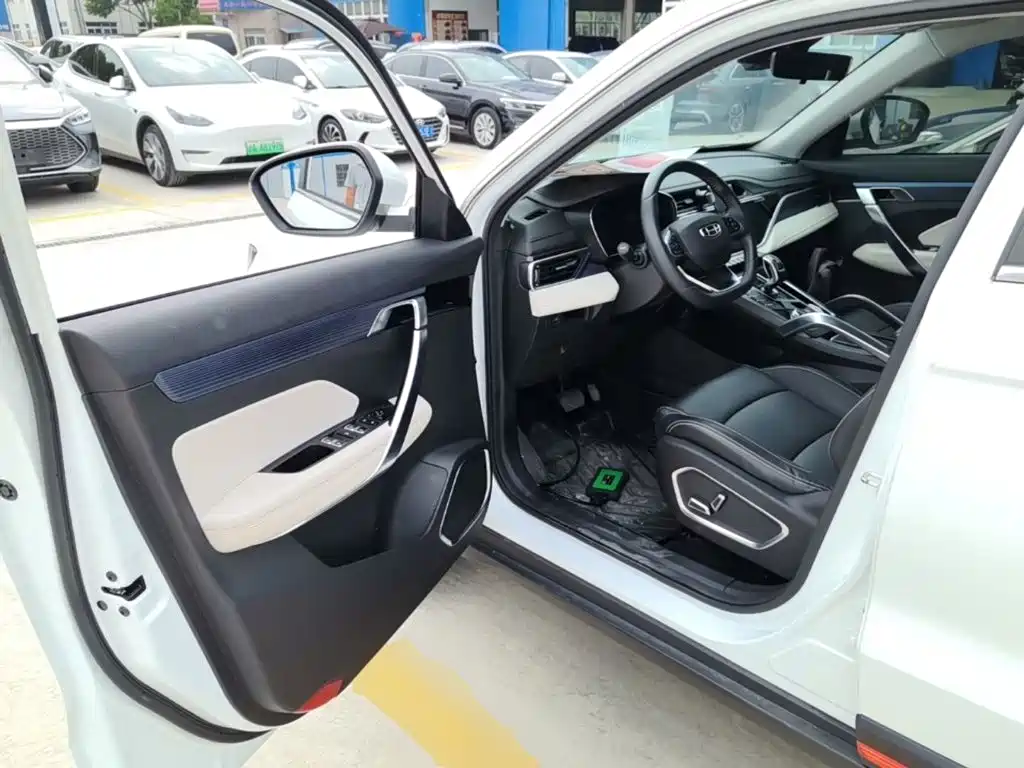 Photo 16 - Geely Atlas