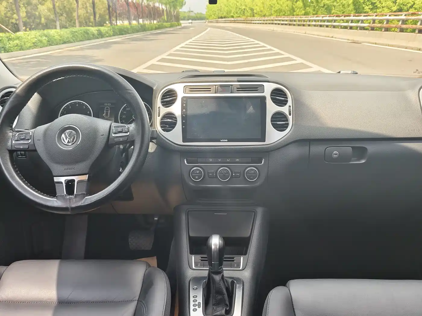 Volkswagen Tiguan 2015 1.8TSI Automatic 2WD Comfortline фото 5