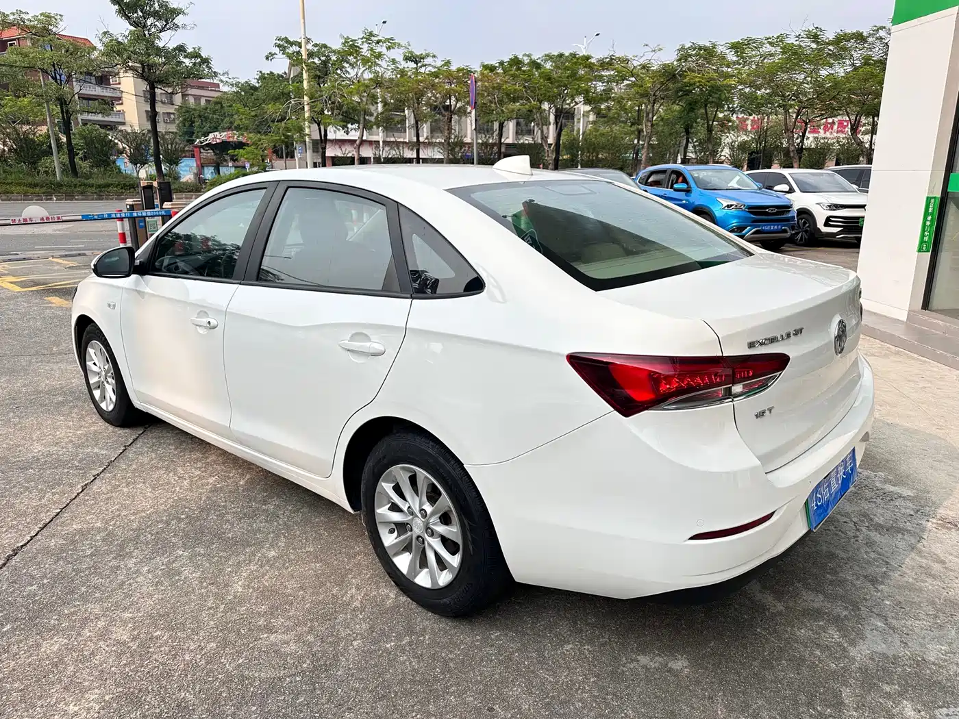 Photo 4 - Buick Excelle
