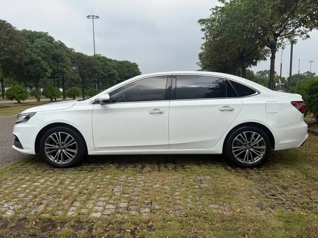 2020 Roewe i6