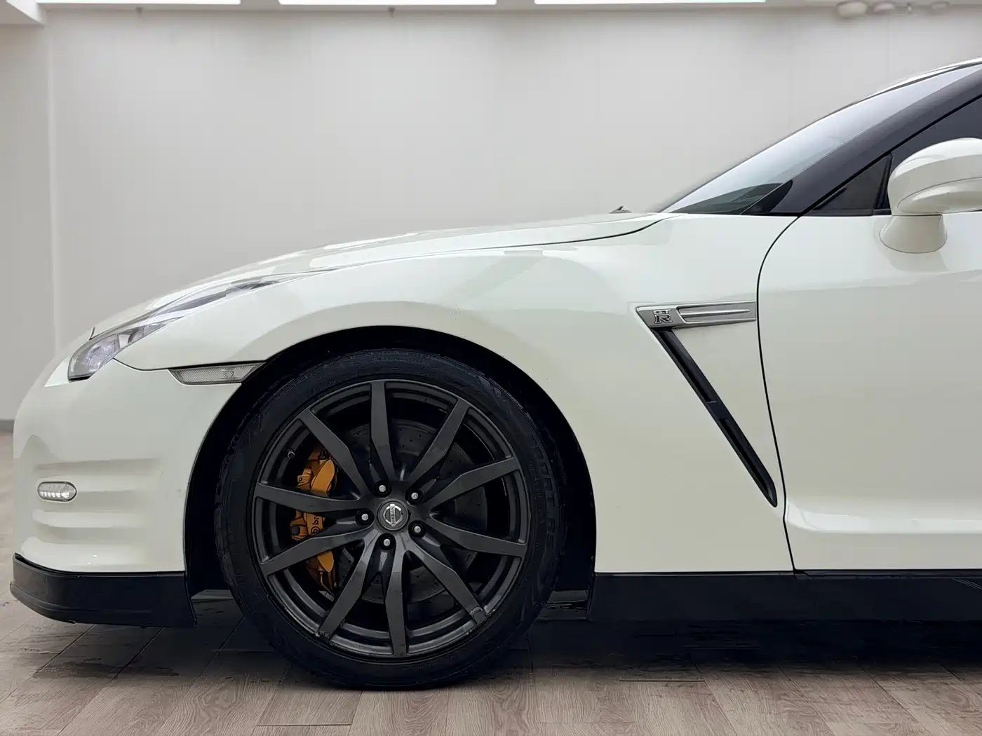 Nissan GT-R фото 14