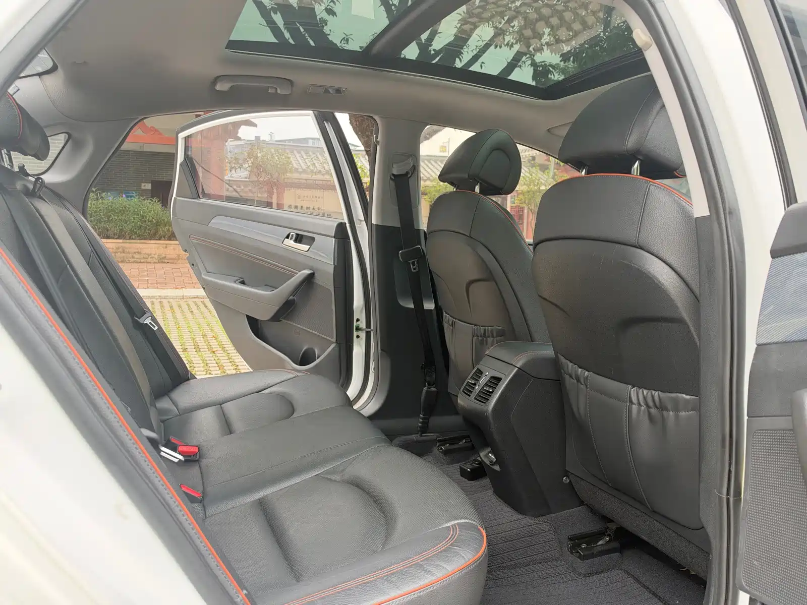 Photo 12 - Hyundai Sonata