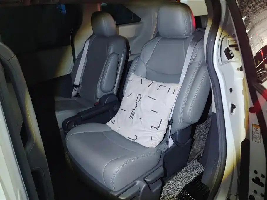 Toyota Sienna 2023 2.5L Hybrid Comfort Edition фото 11