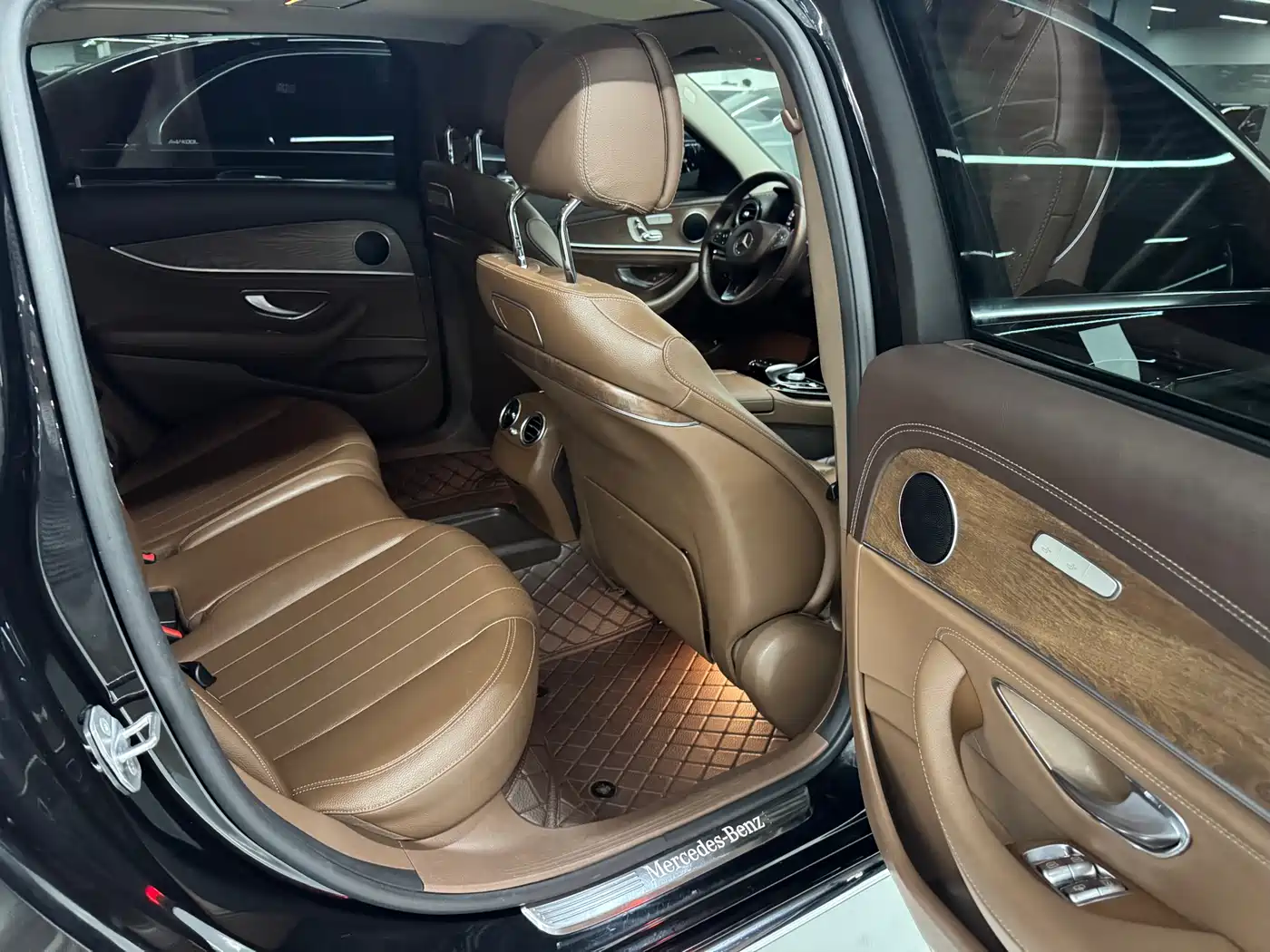 Mercedes-Benz E-Class 2016 E 300 L Sport Fashion Type фото 6