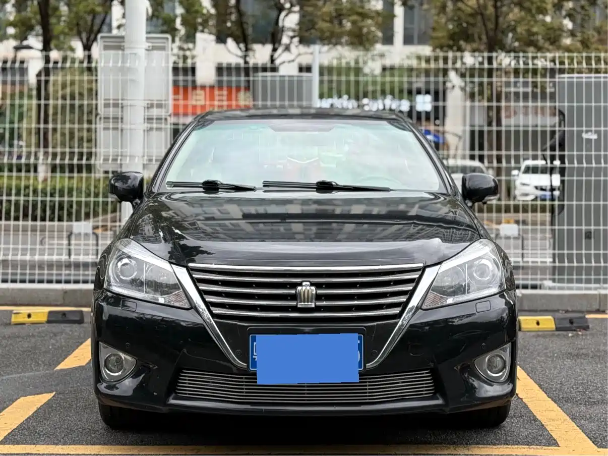 Toyota Crown 2012 2.5L Royal Leather Edition фото 3