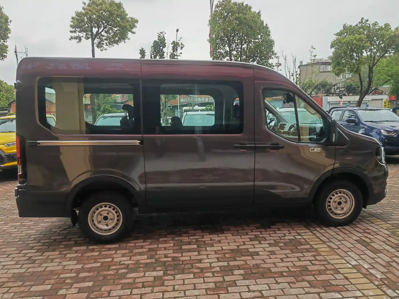 Ford Transit T8 2024 T8 2.0T Diesel Manual Mid-wheelbase Mid-roof 6-seater Multi-purpose Version (2/2/2) фото 4