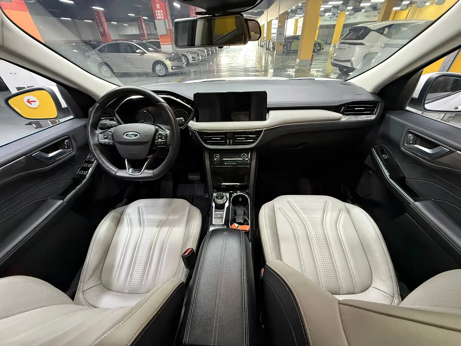 Photo 19 - Ford Escape