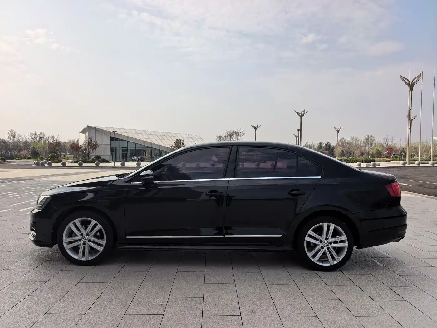 Volkswagen Sagitar 2018 280TSI DSG Spark Edition фото 8