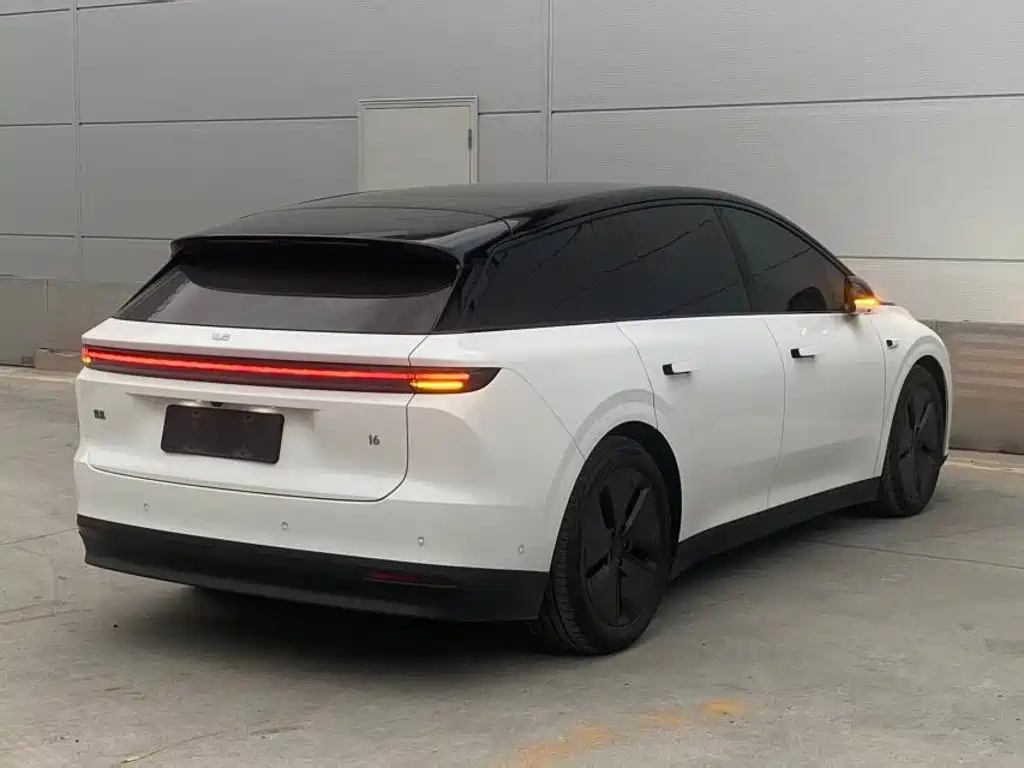 Li Auto i6 2026 2025 2WD Base Model