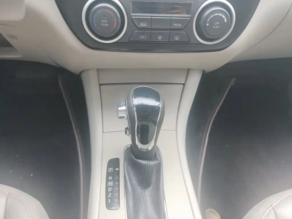 Dongfeng Aeolus Dongfeng Fengshen A60 2017 2016 1.6L Automatic Luxury
