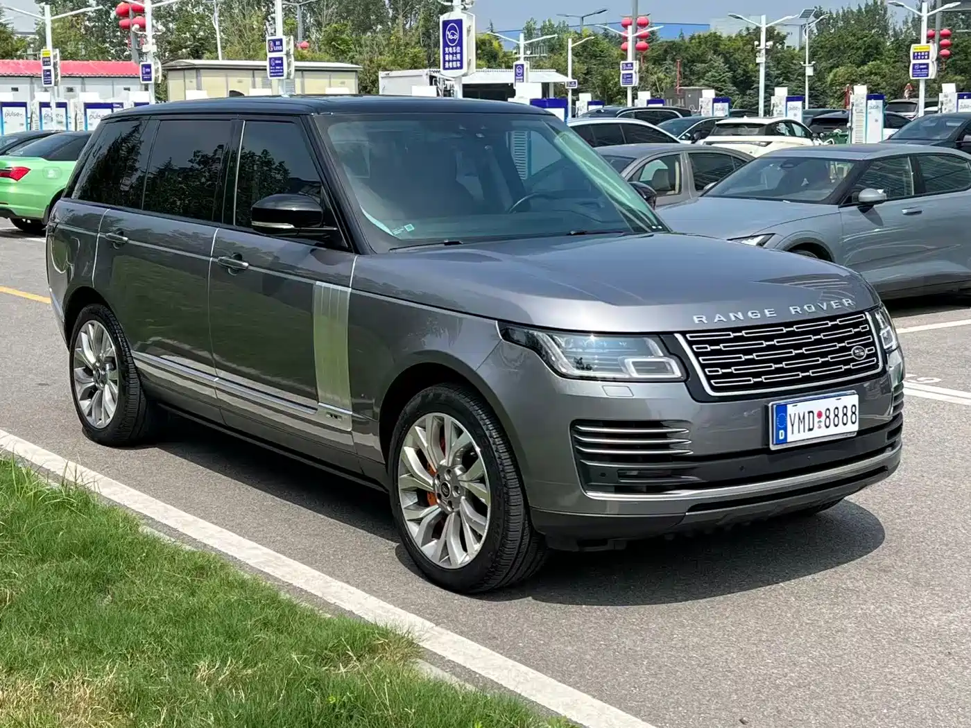Photo 8 - Land Rover Range Rover