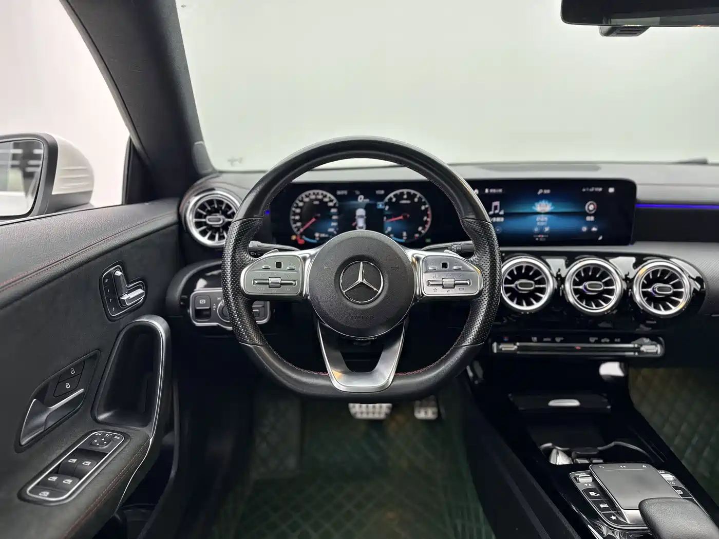 Mercedes-Benz CLA (Import) 2021 CLA 200 фото 3