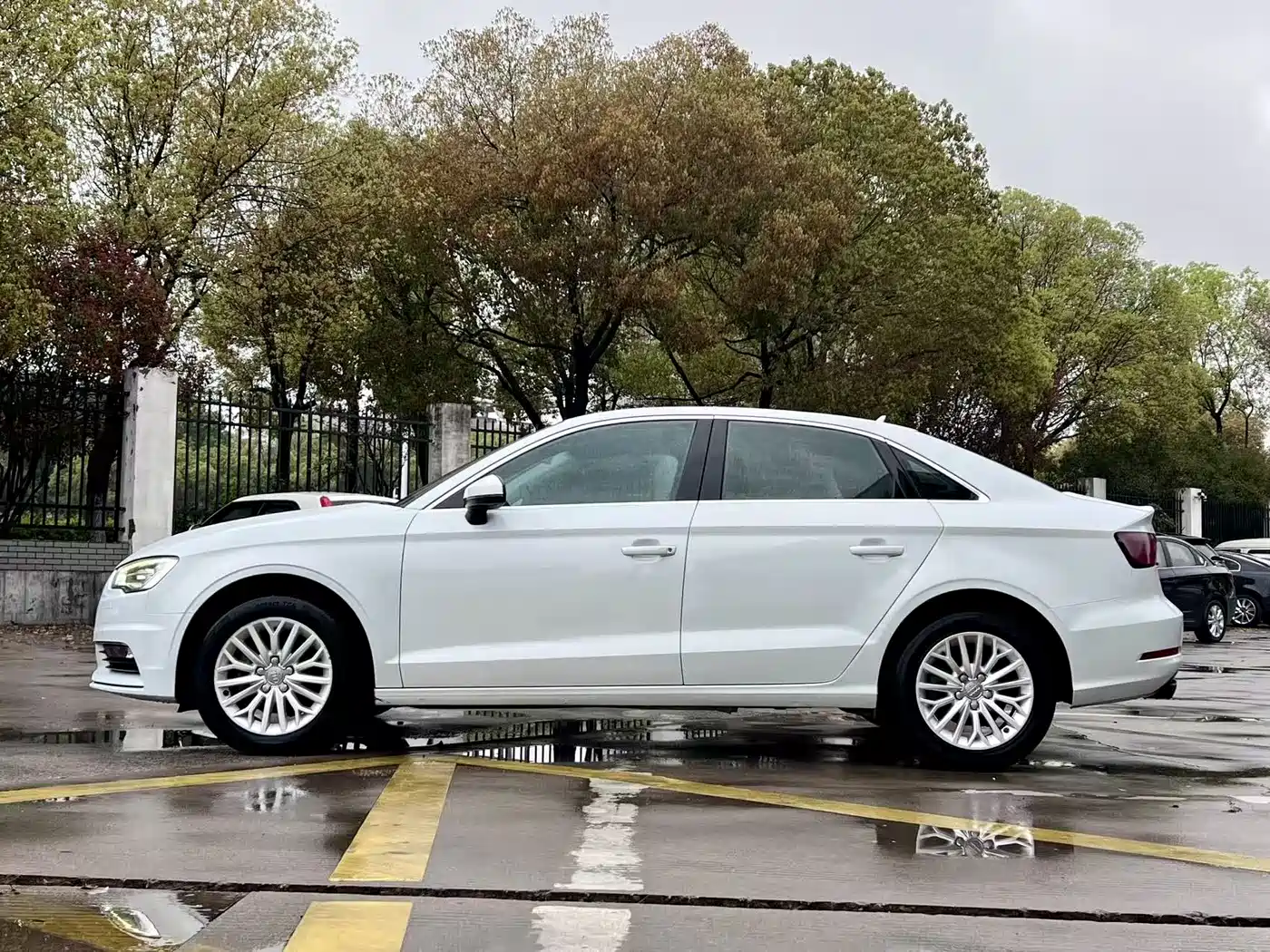 Audi A3 2016 Limousine 35 TFSI Leadership фото 5