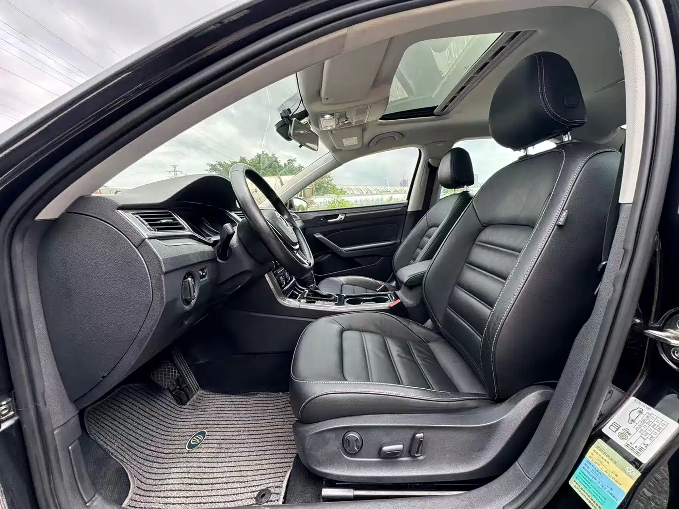Volkswagen Passat 2017 280TSI DSG Prestige фото 7