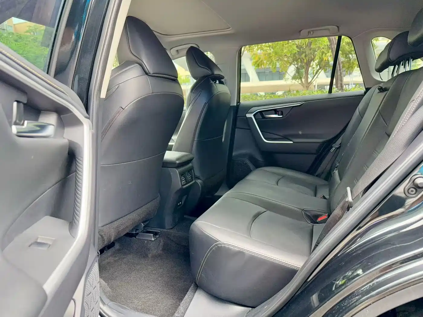 Toyota Wildlander 2021 2.0L CVT 4WD Luxury Edition фото 9