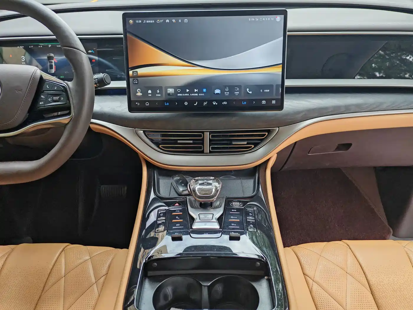 Denza D9 2025 2024 DM-i 980 AWD Premium