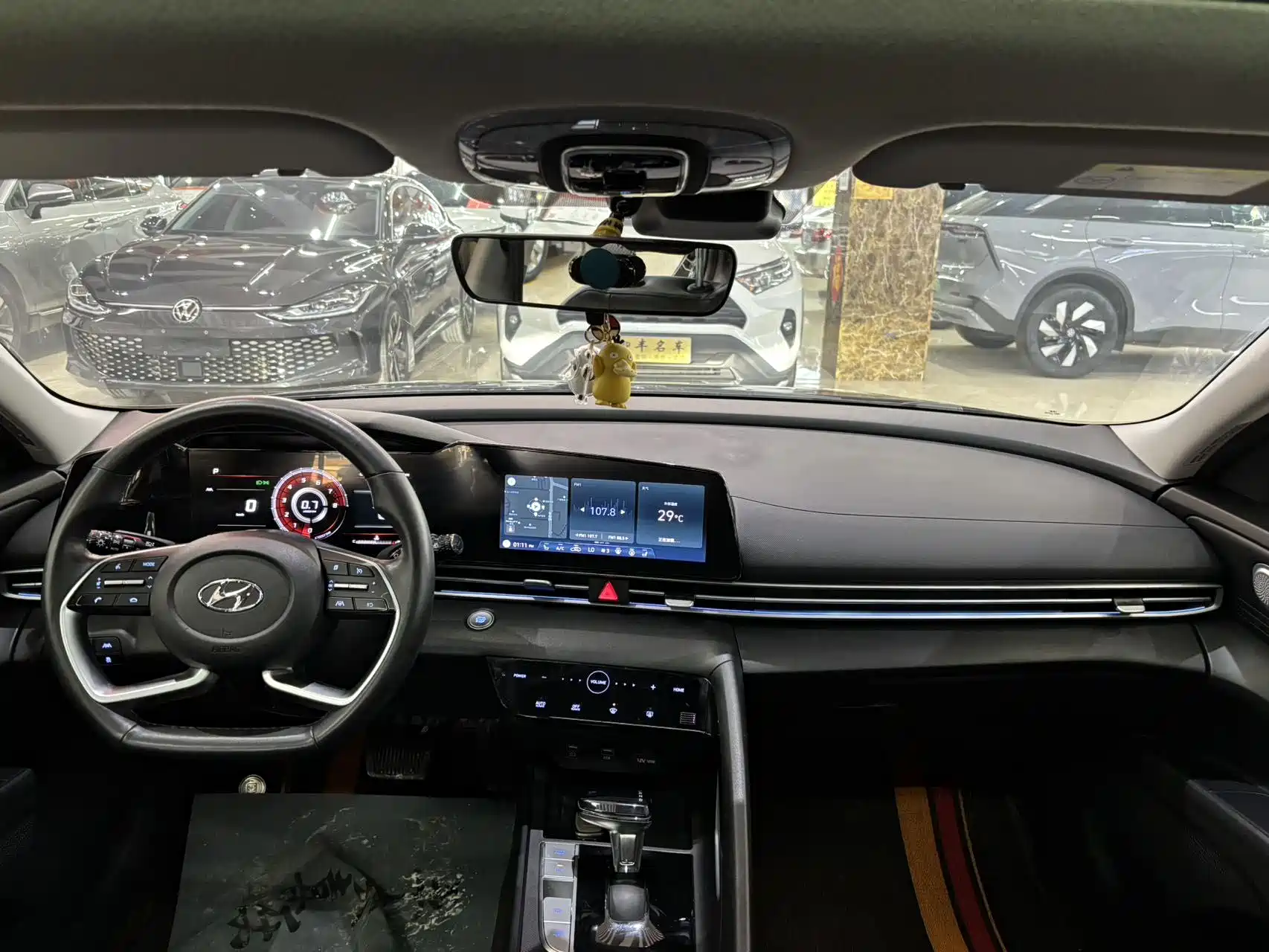 Фото 9 - Hyundai Elantra