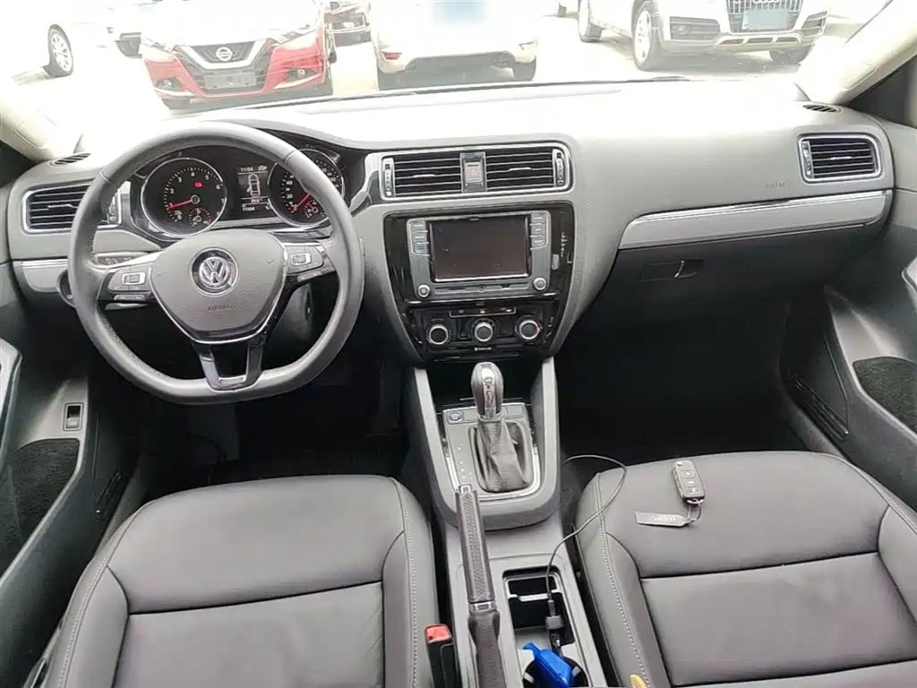 Volkswagen Sagitar 2018 280TSI DSG Spark Edition фото 10