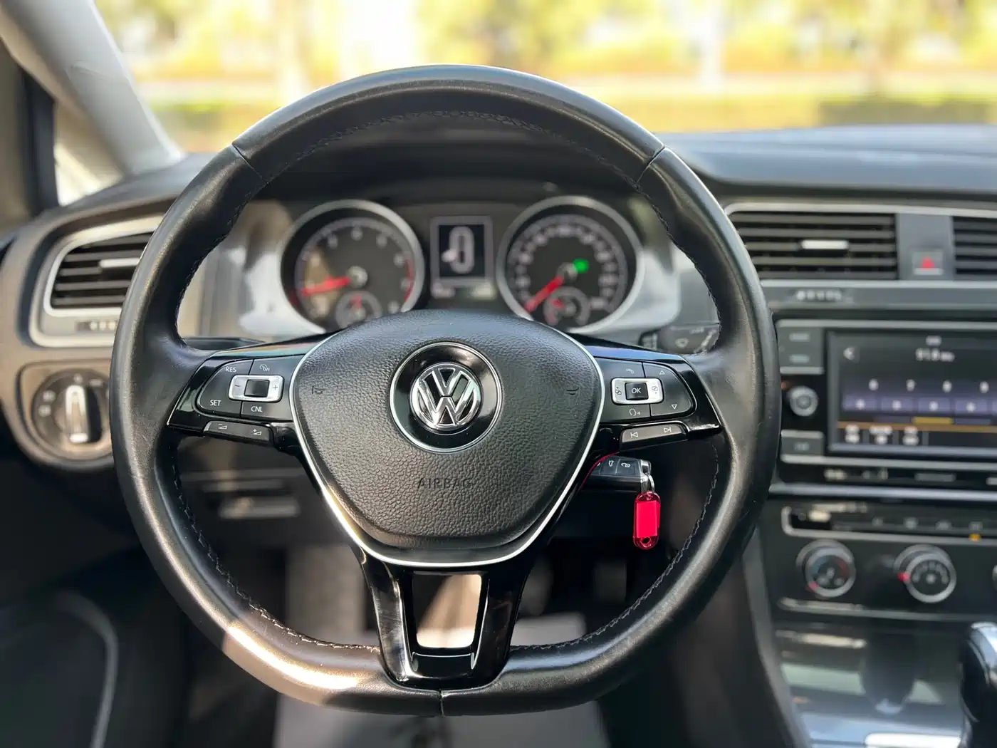 VOLKSWAGEN GOLF