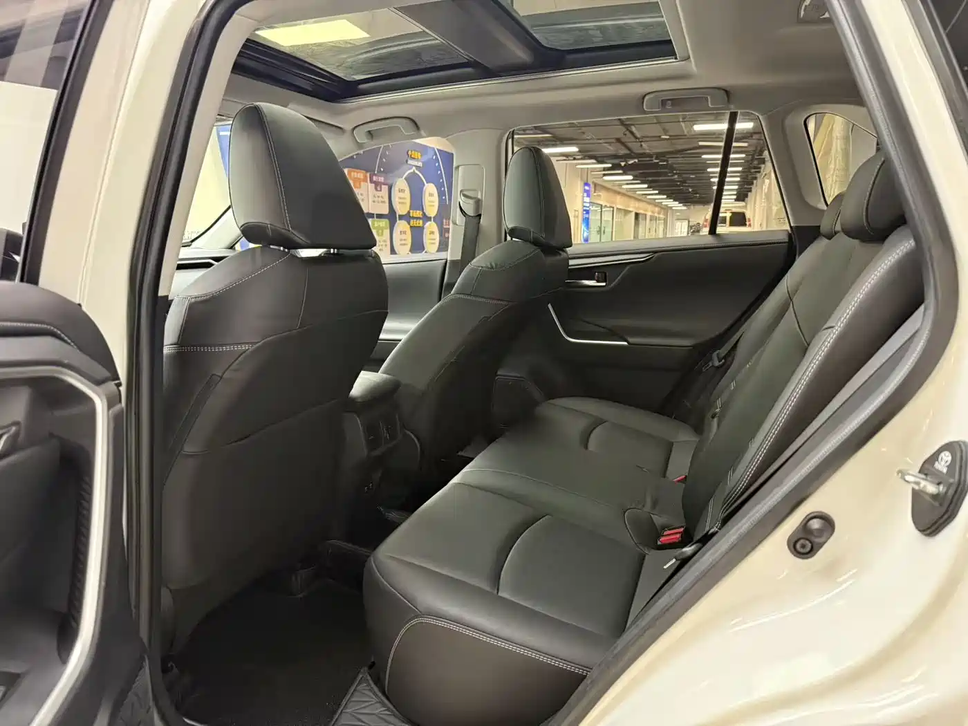 Toyota RAV4 Rongfang 2020 2.0L CVT 4WD Premium Edition фото 7