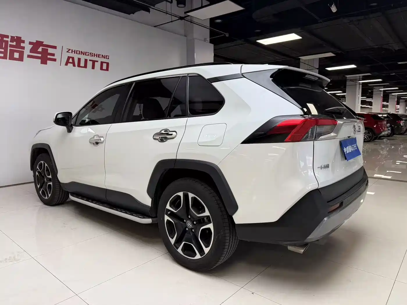 Toyota RAV4 Rongfang 2020 2.0L CVT 4WD Premium Edition фото 12