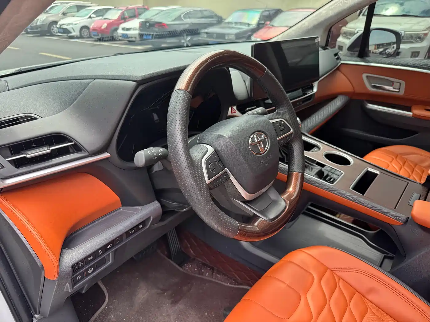 Toyota Sienna 2023 2.5L Hybrid Comfort Edition фото 11