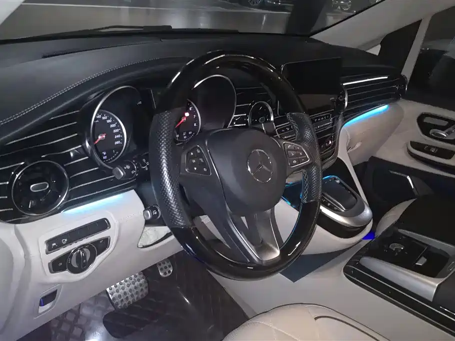 Mercedes-Benz V-Class 2022 V 260 L Long Wheelbase Prestige Edition фото 11
