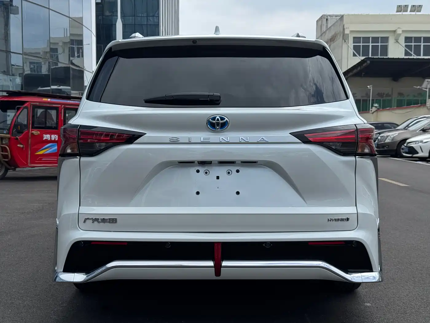 Toyota Sienna 2023 2.5L Hybrid Comfort Edition фото 4