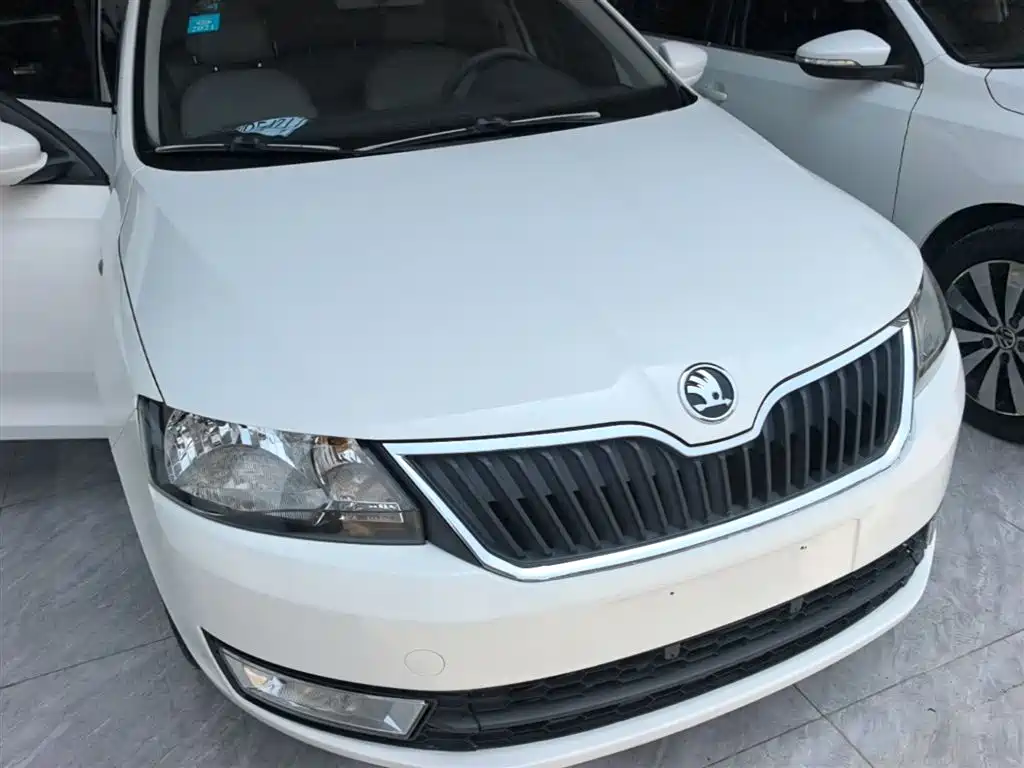 Škoda Rapid 2016 1.6L Automatic Pioneer Edition фото 4