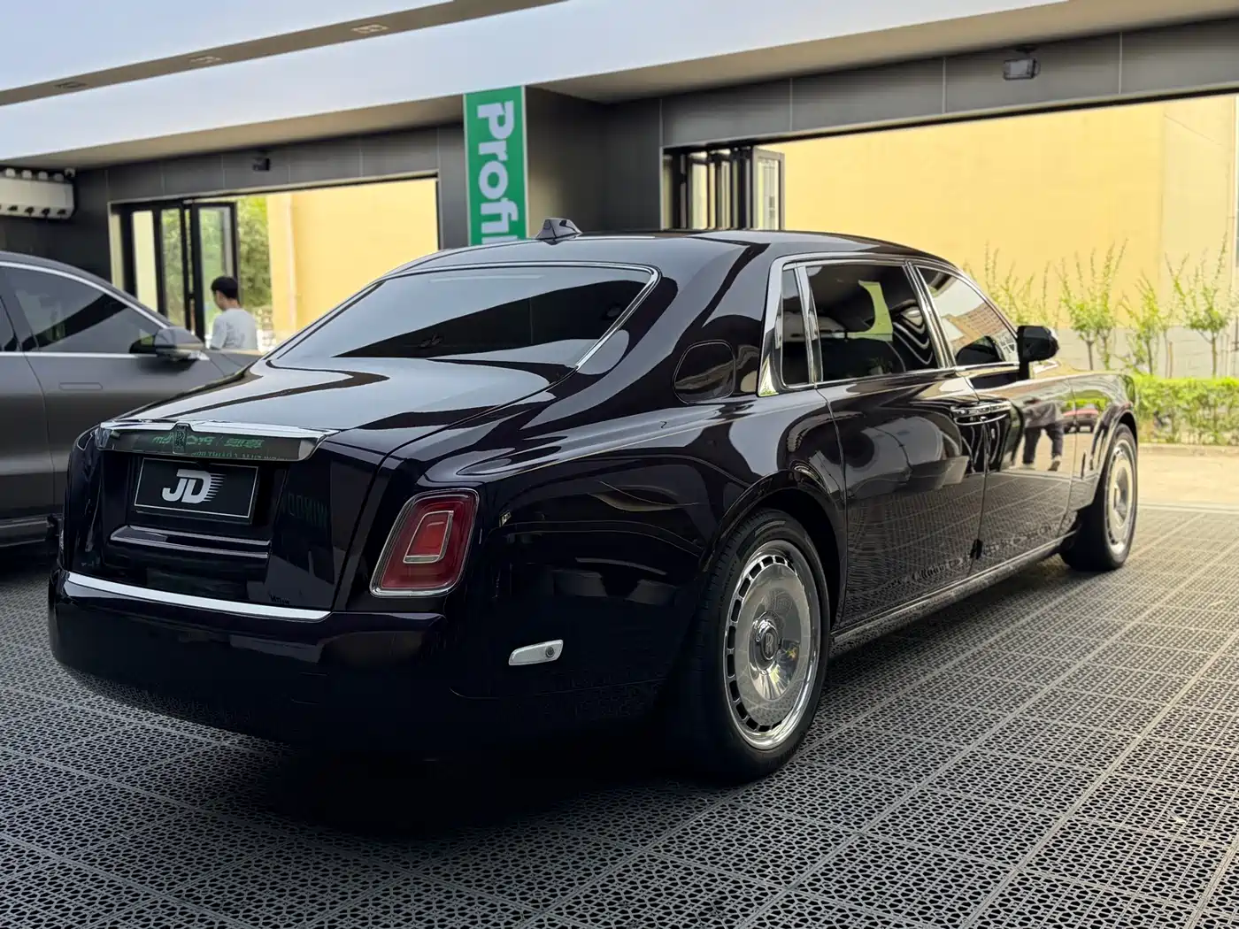 Rolls-Royce Phantom 2018 6.7T Long Wheelbase Version фото 7