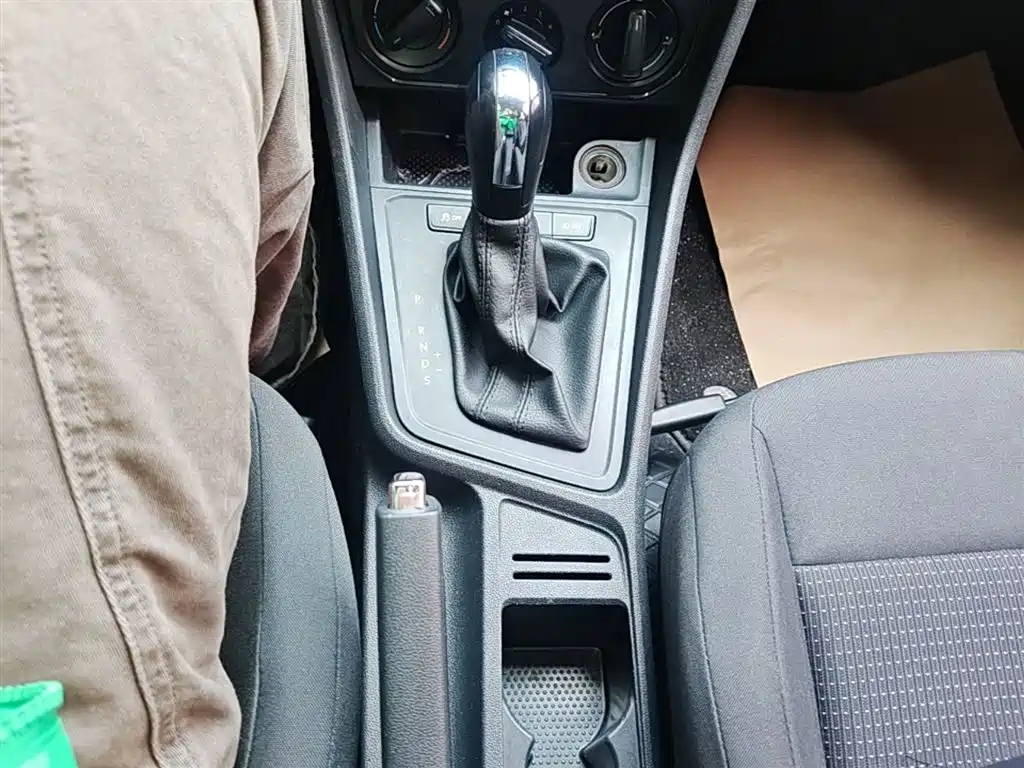 Volkswagen Lavida 2017 1.6L Automatic Trend Edition фото 14