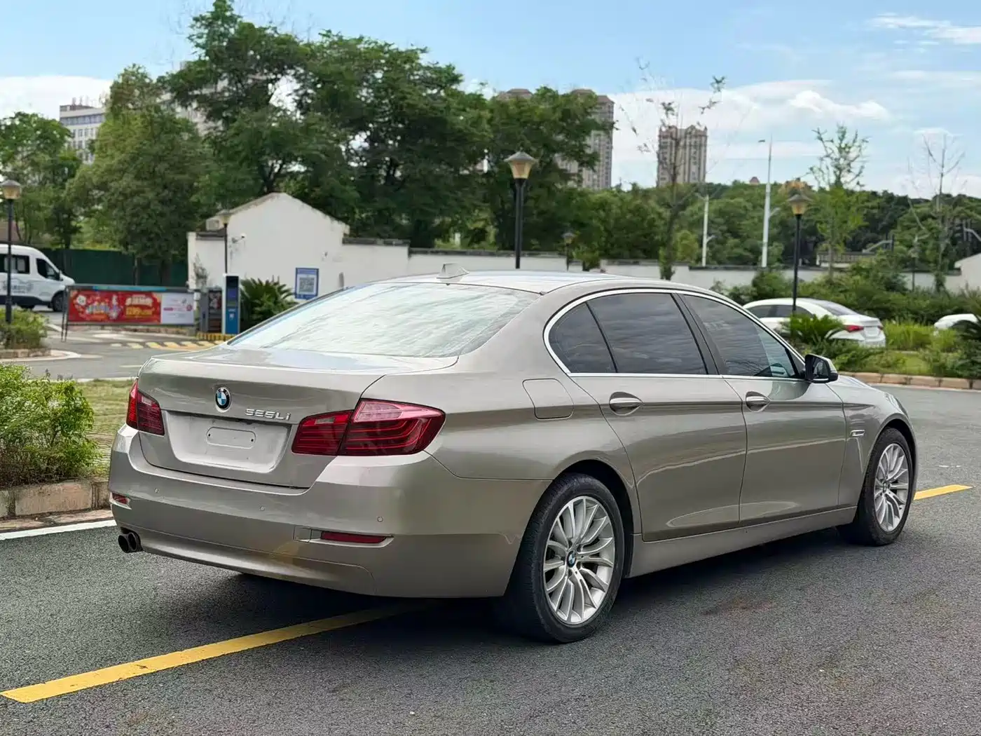 BMW 5 Series 2017 525Li Leading Edition фото 6