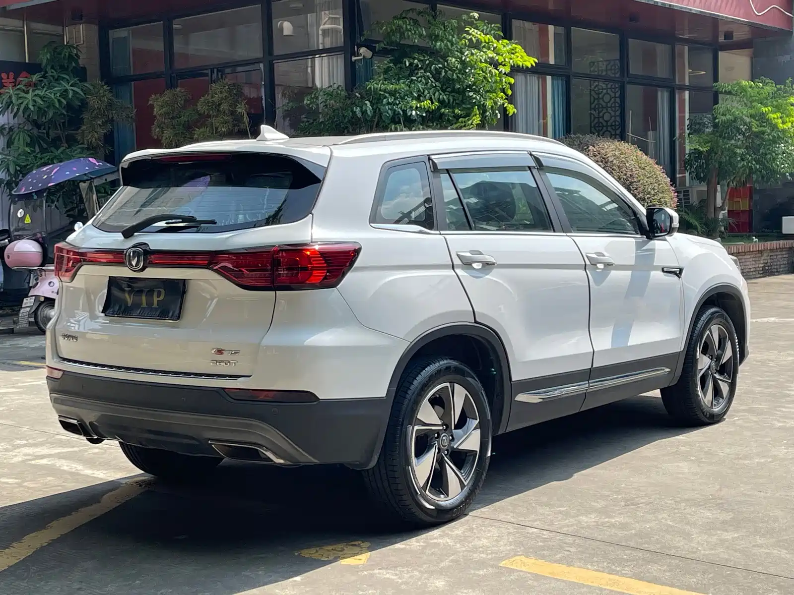 Photo 4 - Changan CS75